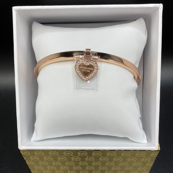Valentine Day SALE 🎁 ⬇️ Michael Kors Rose Gold Heart Charm Bangle - Picture 1 of 6